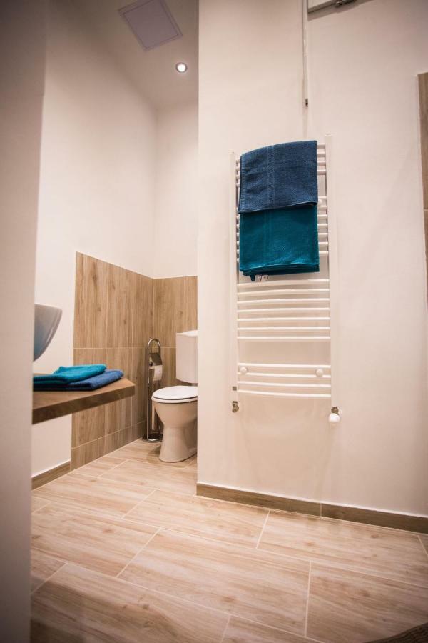 Izabella Vintage Style Apartment บูดาเปสต์ ภายนอก รูปภาพ