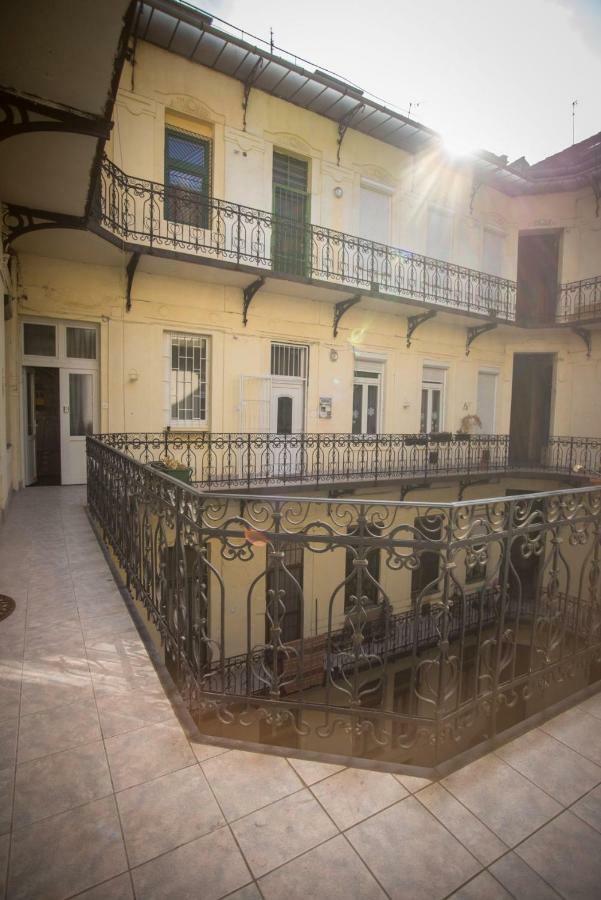 Izabella Vintage Style Apartment บูดาเปสต์ ภายนอก รูปภาพ