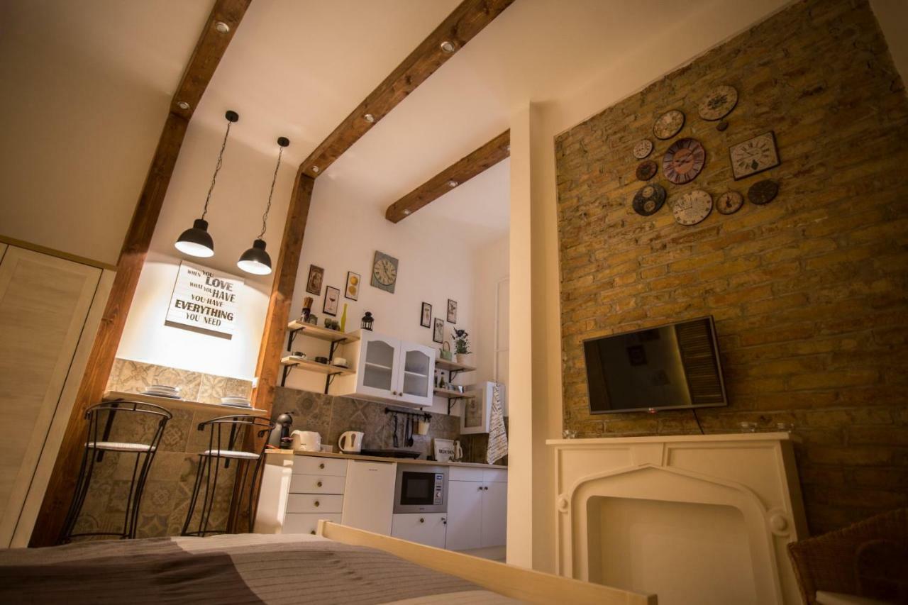 Izabella Vintage Style Apartment บูดาเปสต์ ภายนอก รูปภาพ